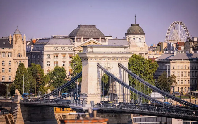 Carlton Hotel Buda Castle