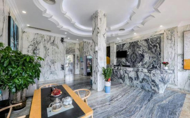 Royal Hotel