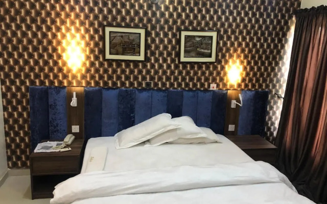Solitude Hotel Yaba