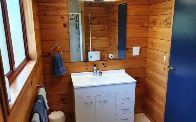Pohutukawa Lodge by Orewa Beach