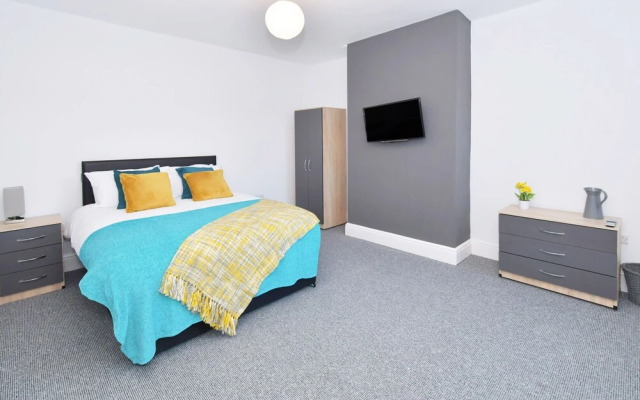 Townhouse @ 272 Walthall Street Crewe