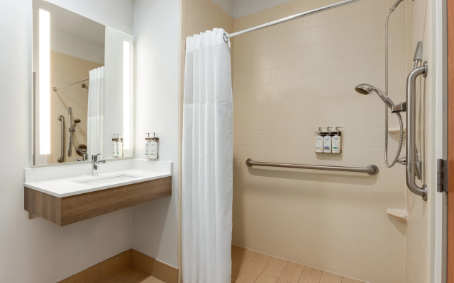 Holiday Inn Express Hotel & Suites Edmond by IHG