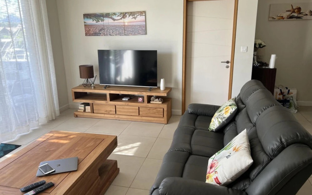Immaculate Two Beds Luxury Marina Apartment