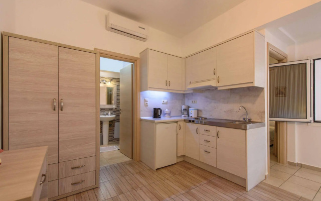 Nikos Hotel