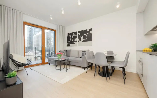 Warsaw Apartment With Parking by Renters