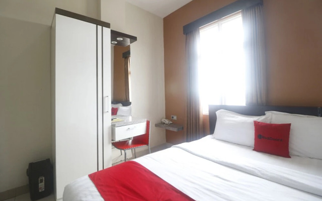 RedDoorz Plus near Universitas Negeri Makassar