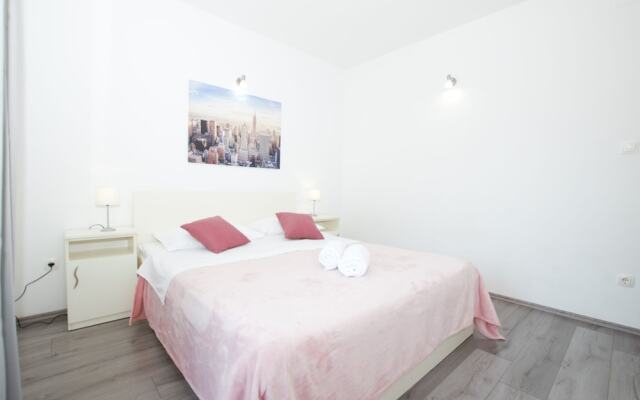 Apartment and Room Me and Mrs Jones