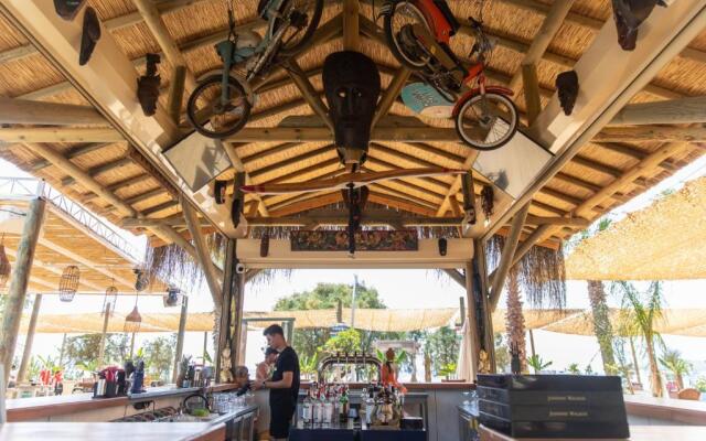 Kefi Beach and Suites