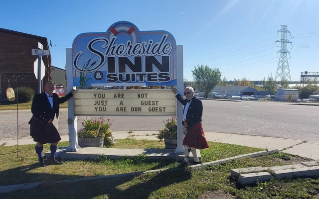 Shoreside Inn & Suites