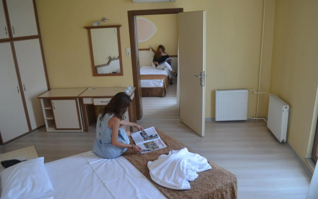 Kandelor Hotel