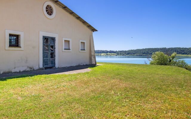 Scenic Apartment in Rome near Lago di Martignano