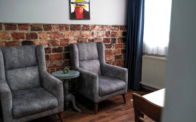 Aram Kerasi Rooms