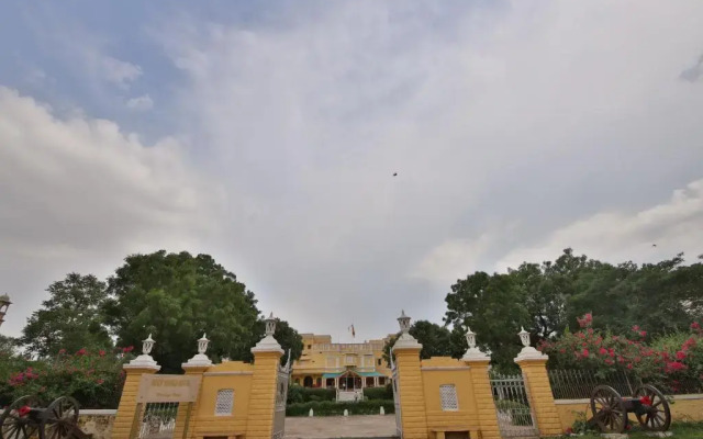 Roop Niwas Kothi, Near Mandawa