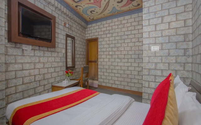 OYO 267 Hotel Tanahun Vyas
