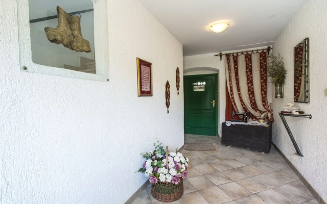 Charming Historic 2nd Floor Sea View Apartment