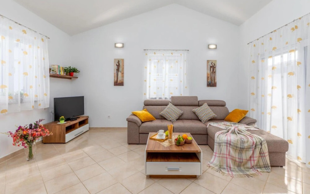 Nice Home in Musalez With 2 Bedrooms, Wifi and Outdoor Swimming Pool - Hotel in Porec - Photo 4