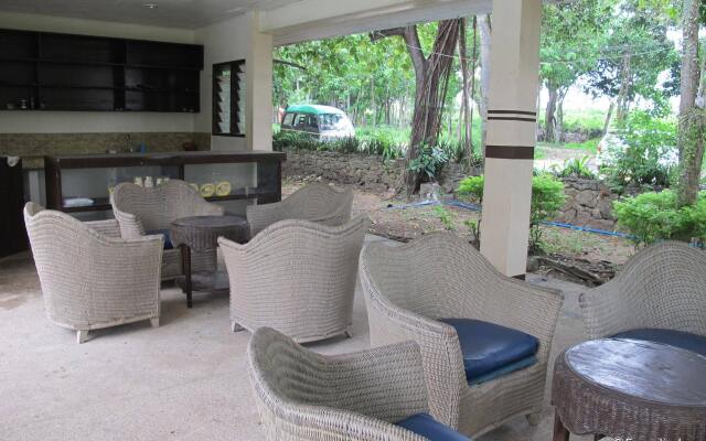 Bluefins Resort