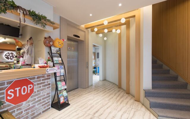 Uniqstay Hostel And Suite