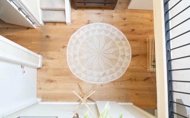The Loft 2BR Duplex, Central & Parking