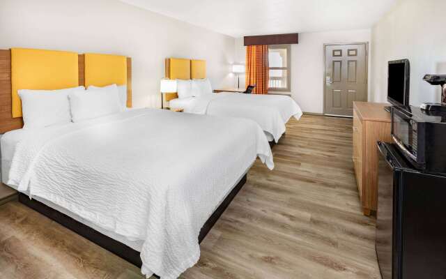 Days Inn & Suites by Wyndham Huntsville