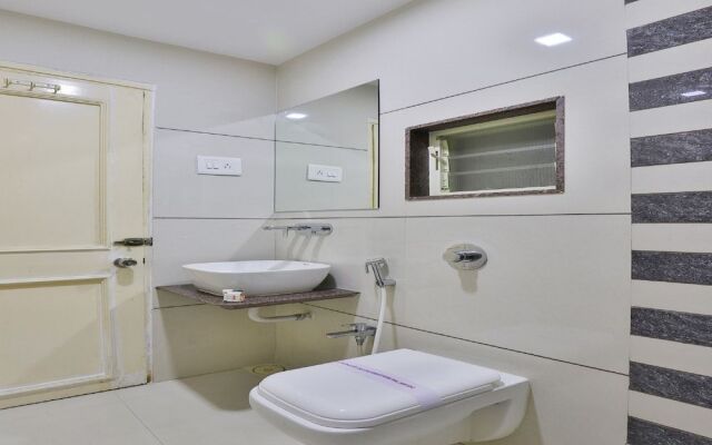 OYO 17117 Hotel Rainbow