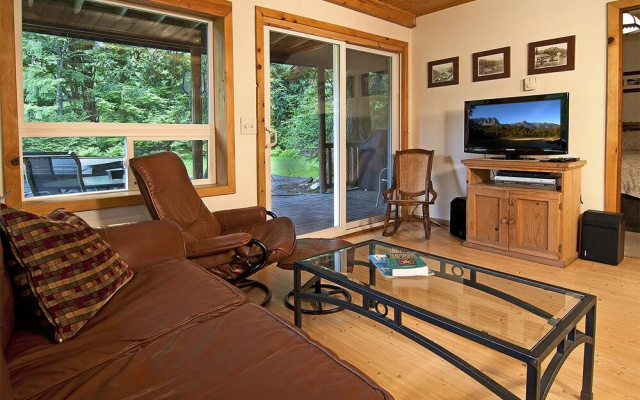 Mysty Mountain Cabin with Hot Tub