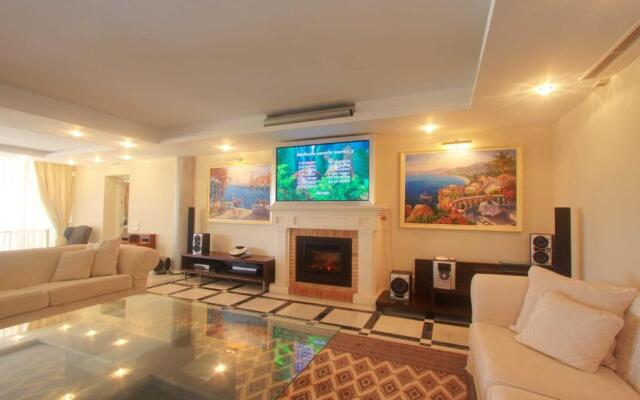 1077 beach villa el paraiso