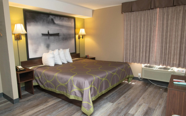 Super 8 by Wyndham Mississauga