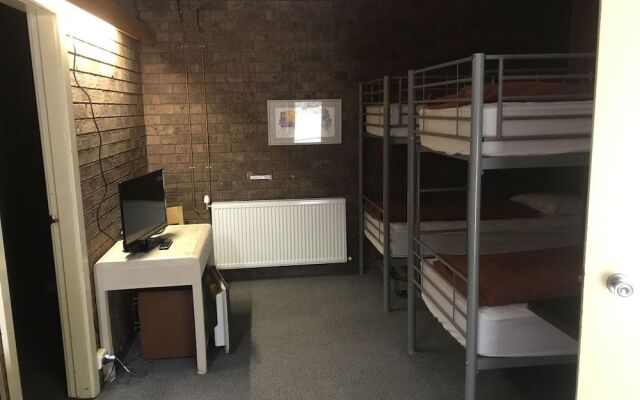 Cooba Holiday Motel