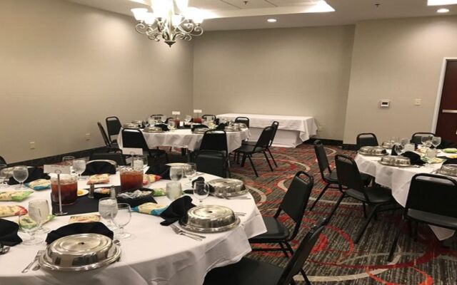 Holiday Inn Hotel & Suites Lafayette North by IHG