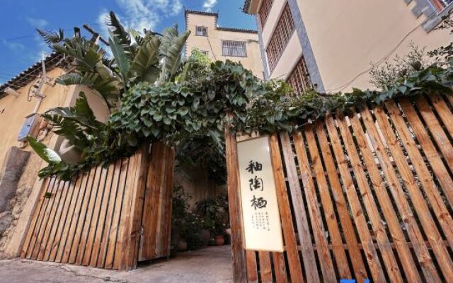 Jianshui glazed pottery homestay