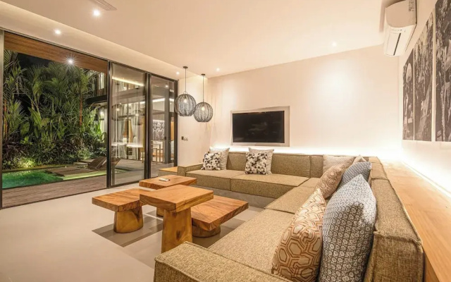 Exquisite 6BR Canggu Villa 400m to Pristine Beach