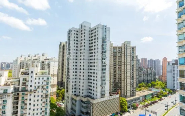 Tianbao Huating Apartment (Shanghai Tongji University Branch)