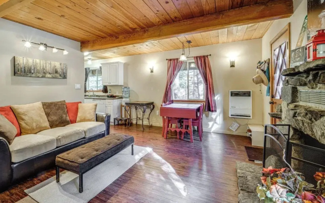 Near Slopes, Donner Lake & Trails! Woodsy Retreat
