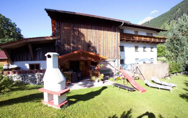 Ferienhaus Familien und Gruppenhaus Garten Grillkamin