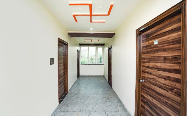 Fabhotel Radhika Palace