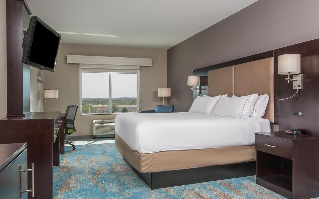Holiday Inn Express & Suites Norwood