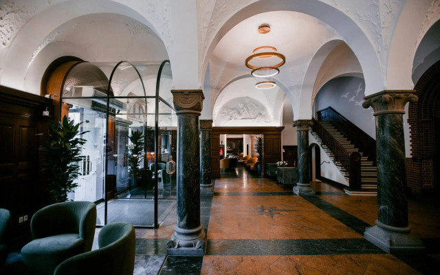 Ascot Hotel & Apartments