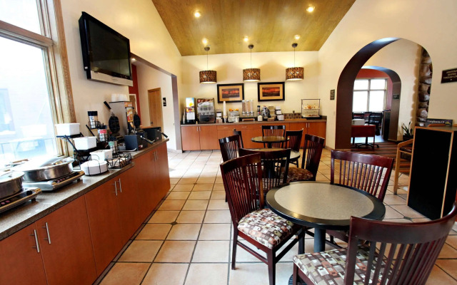 Best Western Plus Cottontree Inn