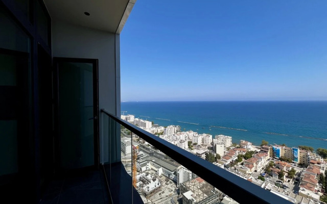 128 LIM - 2106 Stay Only Tower Suite