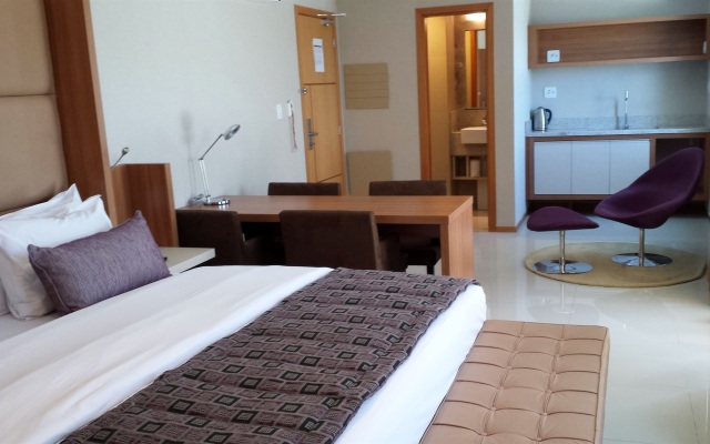 Jade Hotel