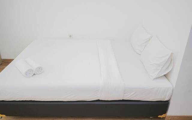 Fancy And Nice Studio Room At Casa De Parco Apartment