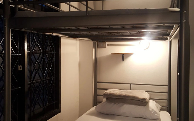 8 Sleepers Street Hostel