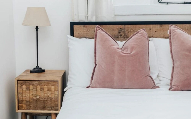 Chalk House - Pet Friendly - From 125 Per Night