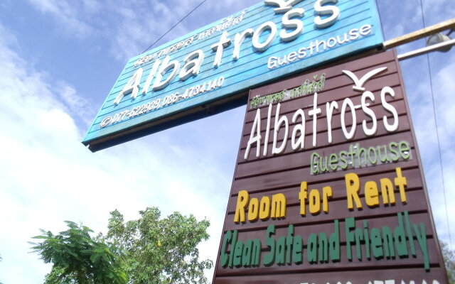 Albatross Guesthouse Thungwualaen Beach