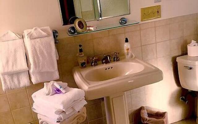 Cayuga Lake Inn Ithaca Hotel Alt