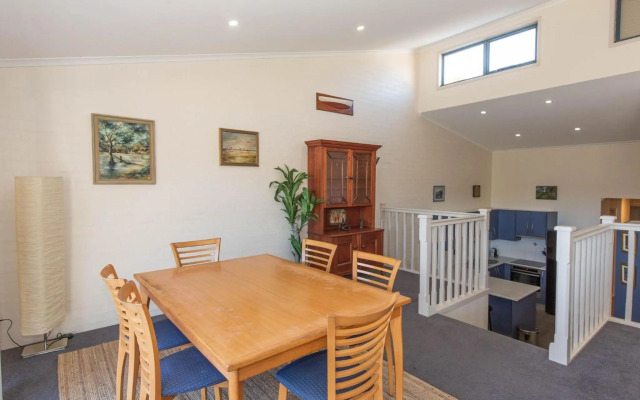 Acacia 4 2 Kirwan Close