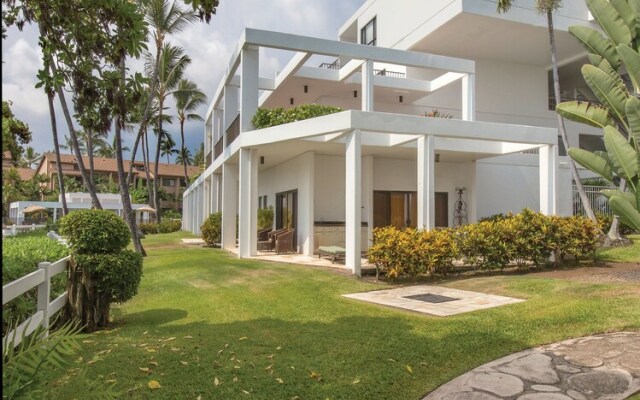 Royal Sea Cliff Condo