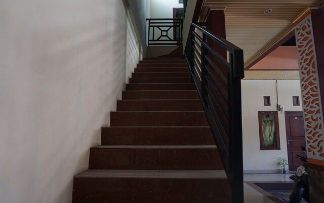 OYO 93414 Wisma Ratu Syariah Near SMP Negeri 2 Watang Pulu