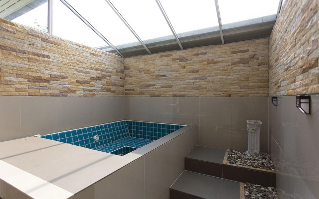 December Villas And Spa